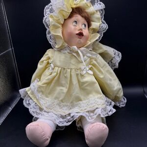 VTG‎ 1990s Porcelain Doll Yellow Dress Bonnet Lace Collectible music key works